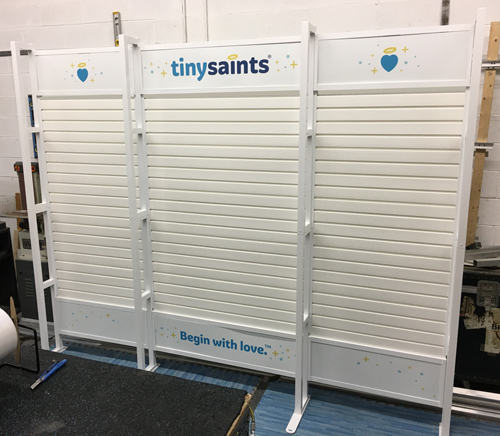 slat wall displays with 4 foot center